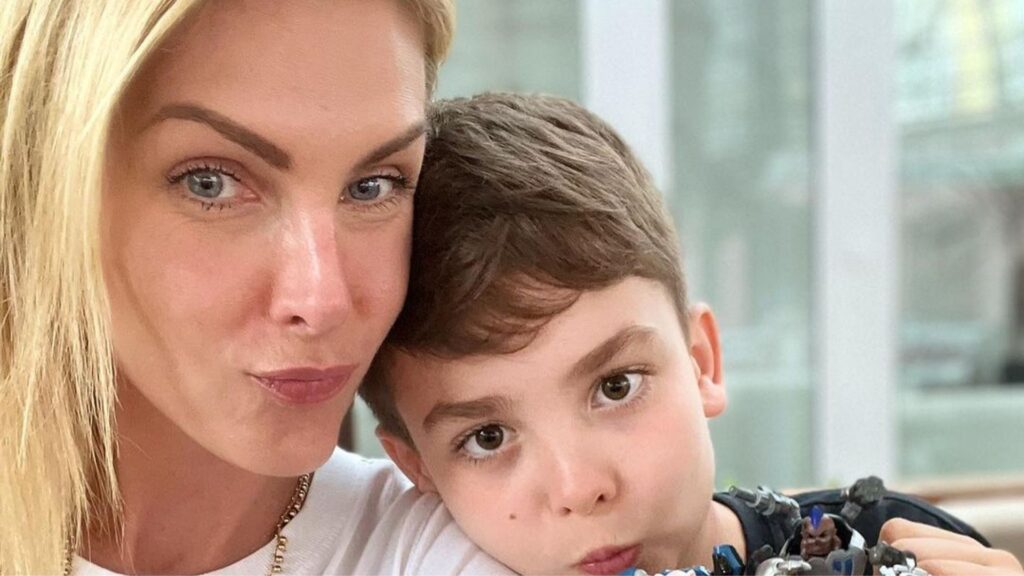 Ana é mãe de 'Alezinho', de 9 anos de idade, fruto de seu casamento com o empresário Alexandre Correa, que chegou ao fim após ela ser vítima de violência doméstico