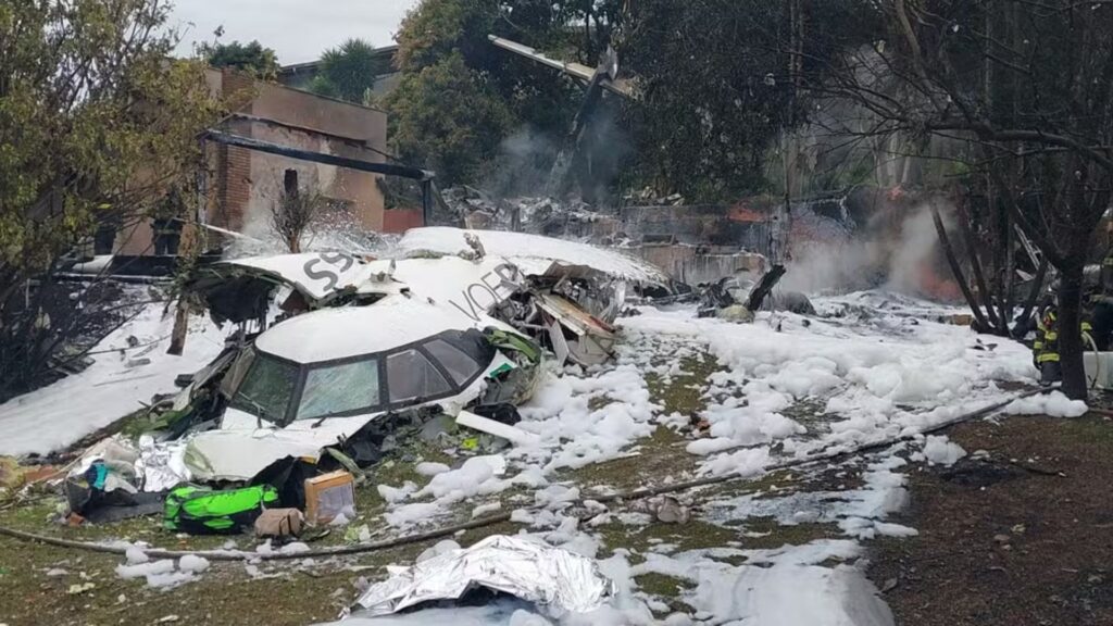Mais de 60 pessoas morreram no acidente aéreo
