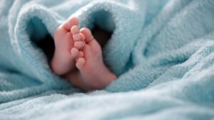 O que comprar para o bebê que nasce no frio? Saiba o que você precisa nos primeiros 3 meses