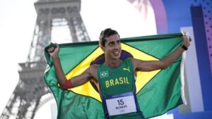 Caio Bonfim ficou em segundo lugar na competição da marcha atlética