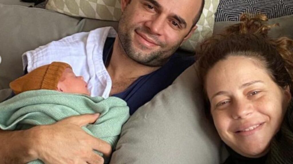 Marido de Leandra Leal fala pela 1ª vez sobre nascimento do filho: “A família cresceu”