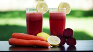 Conheça o suco que melhora a saúde do coração e a circulação nas pernas