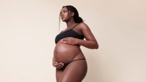 Nasceu! IZA dá à luz Nala, primeira filha com jogador