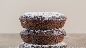 Bolinhos de chocolate com coco: saiba como fazer essa sobremesa prática
