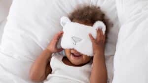 O que causa o sono agitado dos bebês? Dicas para acalmar seu filho durante a noite