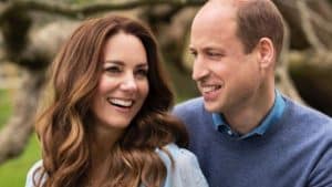Kate Middleton faz primeira aparição após férias e surpreende com mudança no visual; veja foto