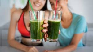 Quer desinchar? Veja 20 receitas de suco detox para renovar sua energia