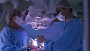 Útero de grávida é retirado para realizar cirurgia em bebê que ainda não nasceu