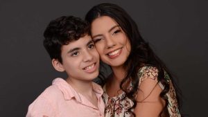Ex-BBB Fernanda Bande fala sobre maternidade atípica e autismo no Abril Azul