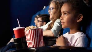 Vai ao cinema com crianças pela primeira vez? Veja o que fazer