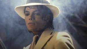 Ex-advogado de Michael Jackson expõe que astro estava à beira da falência na época de overdose que tirou a sua vida