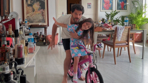 Duda Nagle se despede das férias com a filha, Zoe, e fala sobre intensidade do tempo juntos