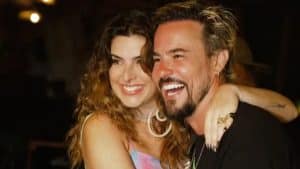 Paulinho Vilhena relembra acordo com Fernanda Paes Leme para atriz ter a sua primeira vez