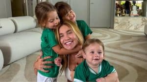 Virginia chega de viagem e é surpreendida por briga entre as filhas: “Eu bati na Flor”
