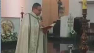 Padre se recusa a falar nome de bebê durante batismo e família desabafa: ‘Falou que estava ligado a um culto religioso’