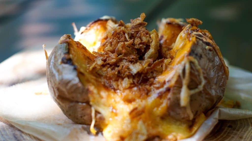 Batata recheada na air fryer: receita fácil e irresistível que vai revolucionar seu jantar!