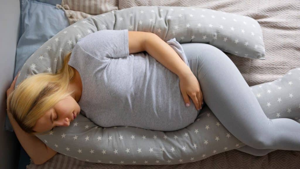 15 truques práticos para dormir melhor enquanto está grávida