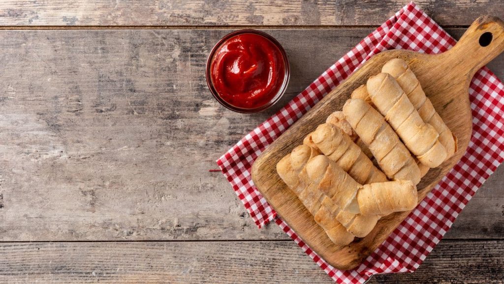 Enroladinho de salsicha: receita fácil e perfeita para fazer durante as férias das crianças