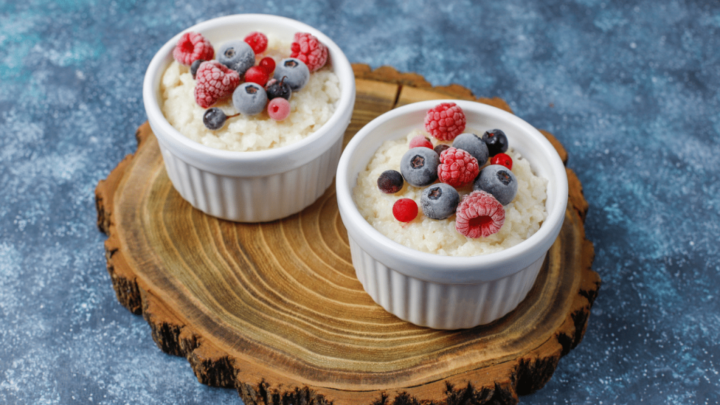 Descubra uma receita simples e deliciosa de arroz doce com amêndoas, cheia de sabor e perfeita para criar momentos afetivos entre família. Foto: Freepik