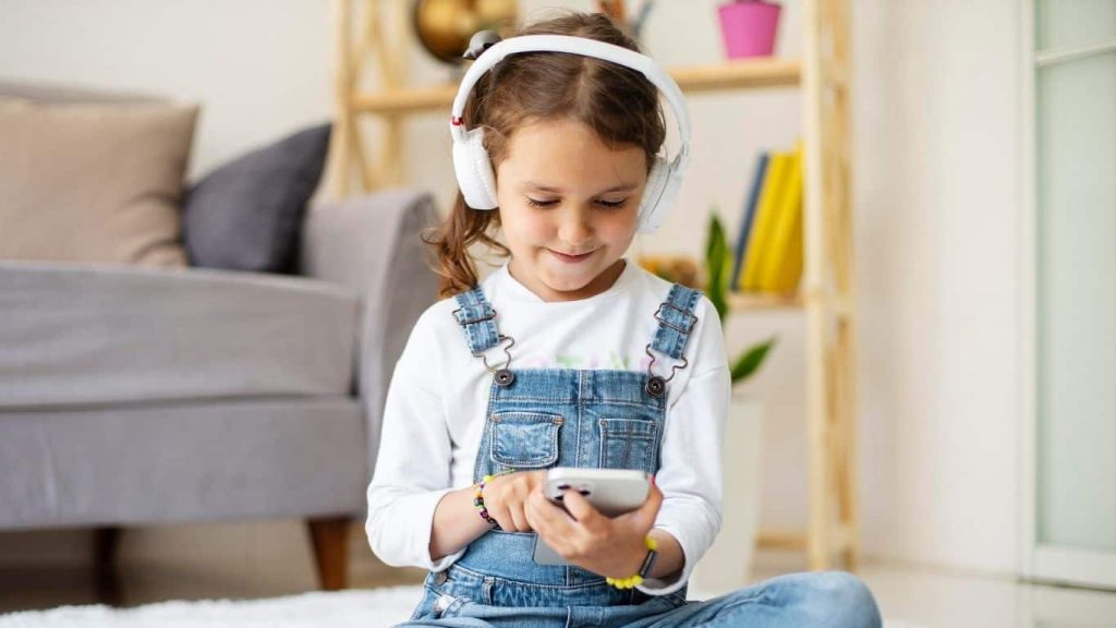 Telefone fixo em vez de celular: a escolha de pais que virou tendência