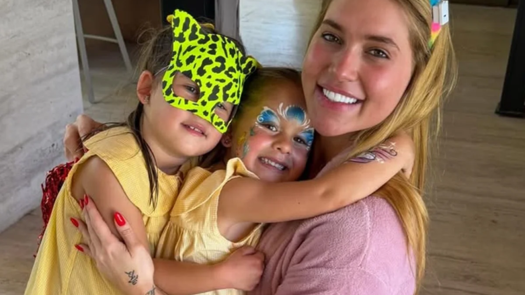 Celebrar o carnaval em casa, com atenção às crianças e disposição para estar junto, cria memórias afetivas que permanecem. Foto: Instagram da Virgínia/ Reprodução