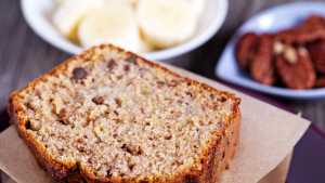 O sucesso do pão de banana acontece porque os ingredientes trabalham juntos de forma simples. Foto: Freepik
