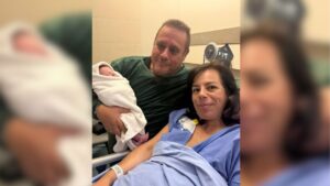 Mãe dá à luz aos 54 anos com embrião congelado há mais de duas décadas